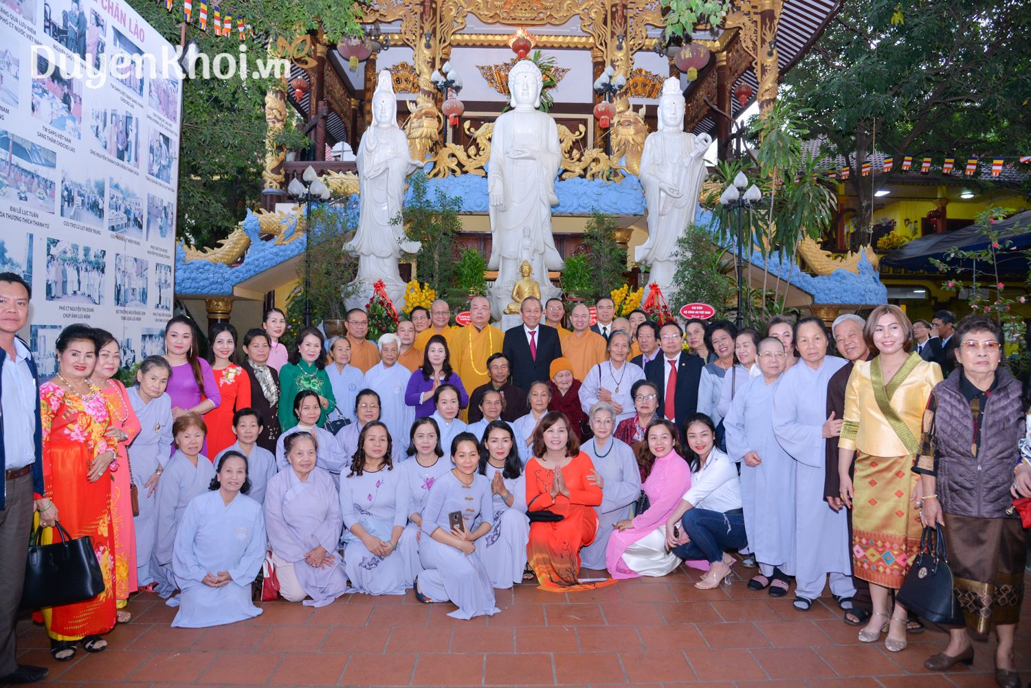 phó thủ tướng Trương Hoà Bình thăm Phật giáo Việt Nam tại Lào1 - Copy
